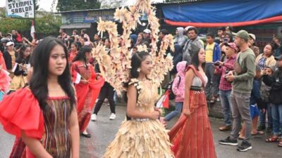 Kapolres Dan Pemerintah Kabupaten  Humbahas Lepas Taptu Pawai Obor Dengan Antusias Warga