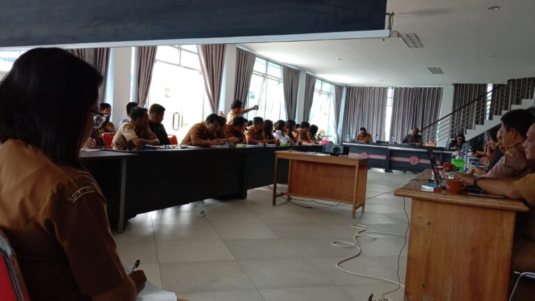 Honorer Tenaga Teknis Kabupaten Samosir Sampaikan Aspirasinya Ke  Kantor DPRD Samosir 