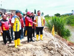 Nikson Nababan Pantau Langsung Pembangunan Prasarana Pengendalian Dasar Sungai Aek Sigeaon Tarutung