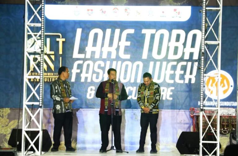 Bupati Samosir Vandiko Timotius Gultom ST Hadiri Pembukaan Festival LTFW 2023