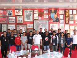 Bupati Taput Lepas Tim Sepak Bola U-16 pada Kejurda FOSSBI Sumatera Utara di Labuhan Batu Selatan