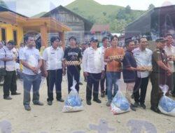 Pemerintah Kecamatan Harian Turut Serta  Mendampingi Pemkab Samosir Menyalurkan Bantuan Sosial Kepada Masyarakat Korban Banjir Bandang Samosir