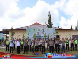 Penanaman Sepuluh Juta Pohon Bersama Polri, Polres Humbahas Tanam Pohon Di Sekitar Mako Polres Humbahas