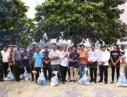 Pemkab Beri Bantuan Sembako Diberikan Kepada Korban Banjir Samosir