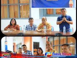 Ketua Tim Percepatan Penurunan Stunting (TPPS)  Bersama Kadis P3AP2KB -Kadis Sosial dan PMD Menyerahkan bantuan pangan Untuk Keluarga Rawan Stunting