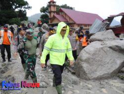 Kapolda Sumut Salurkan Bantuan dan Pastikan Pencarian Korban Longsor di Humbahas