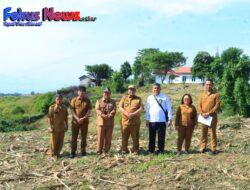 Bupati Samosir bersama Ketua Pengadilan Balige Meninjau Rencana Lokasi Pembangunan Kantor PN Samosir