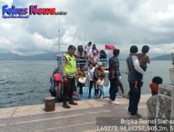 Personil Sat Pol Air Polres Samosir Gelar Patroli Dialogis di Pelabuhan Tomok