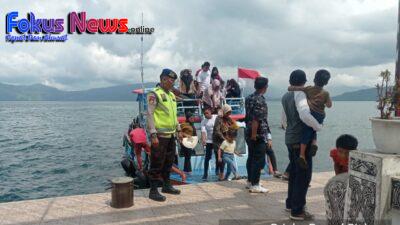 Personil Sat Pol Air Polres Samosir Gelar Patroli Dialogis di Pelabuhan Tomok