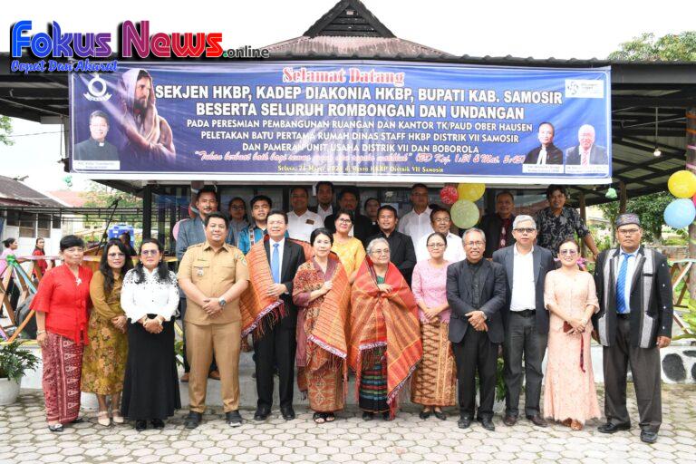 Bupati Samosir Bersama Sekjen HKBP Resmikan  TK/PAUD Oberhausen Distrik VII Samosir