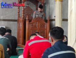 Personil Polres Samosir Sampaikan Khutbah di Mesjid Al-Hasanah Pangururan