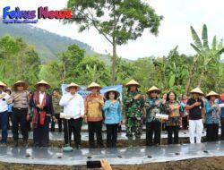 Bupati & Wakil Bupati Samosir Serentak Menanam Cabai di 9 Kecamatan