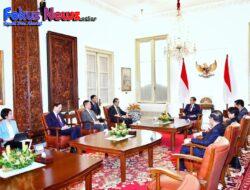 Presiden RI Ir H Joko Widodo menerima kunjungan kehormatan Menteri Luar Negeri Republik Rakyat Tiongkok (RRT) Wang Yi di Istana, Ini Yang dibahas