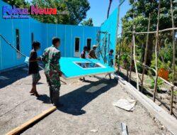 Lestarikan Budaya Gotong-royong Babinsa Kodim 1621/TTS Laksanakan Pemasangan Dinding Portabel Gereja Diakonia Tuameta 