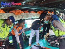 Polres Samosir Laksanakan Pengecekan Kelayakan Kapal Motor Penumpang oleh Pos Pelayanan Tomok