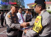 Kapolres Tanah Karo Berikan Penghargaan Kepada Personel Berprestasi