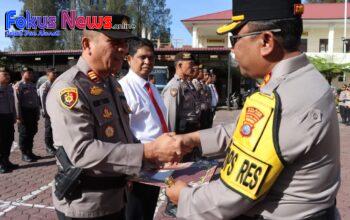 Kapolres Tanah Karo Berikan Penghargaan Kepada Personel Berprestasi