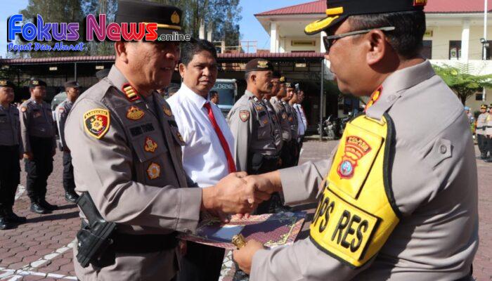 Kapolres Tanah Karo Berikan Penghargaan Kepada Personel Berprestasi