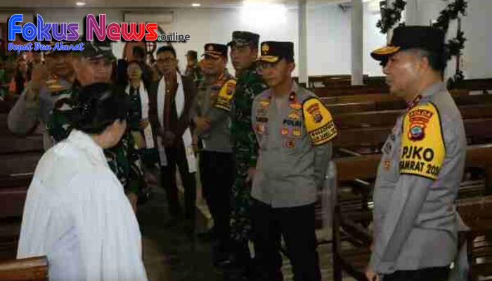 Bersama Pangdam XIII/Merdeka Kapolda Sulut Irjen Pol Roycke Harry Langie Pimpin Patroli Kamtibmas saat Misa Malam Natal