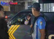 Polres Bitung Bantu Evakuasi Dirumah Sakit Warga Lembeh Yang Sakit Pada Saat Patroli Malam