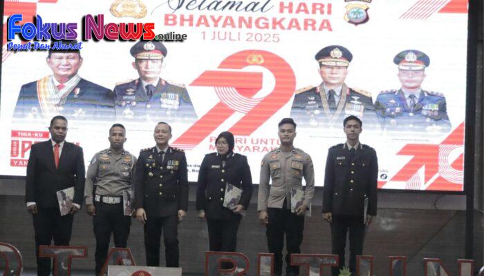 Lima Operator Pelayanan Publik Polres Bitung Terima Penghargaan