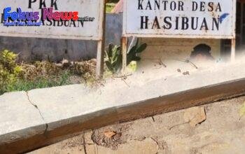 Drainase Dana Desa Sudah Rusak Parah, Togar Pasaribu : Untung Besar,, Kalau Pasangannya Sesuai RAB Gak Bakal Cepat Hancur Ini