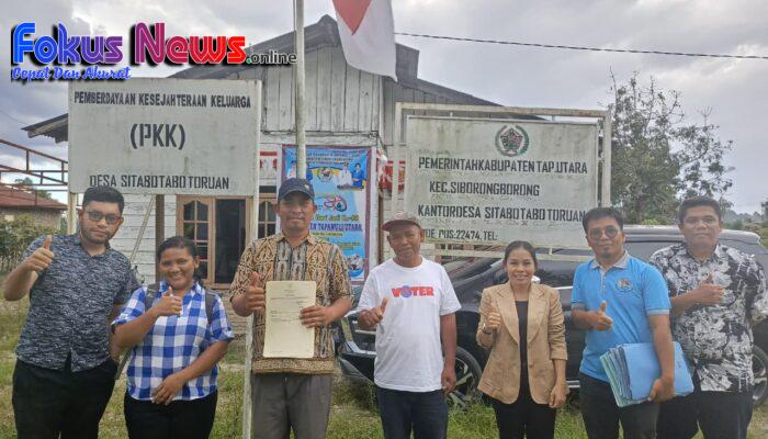 Kantor Pertanahan Kabupaten Tapanuli Utara Serahkan Sertipikat PTSL di Desa Sitabo tabo Toruan