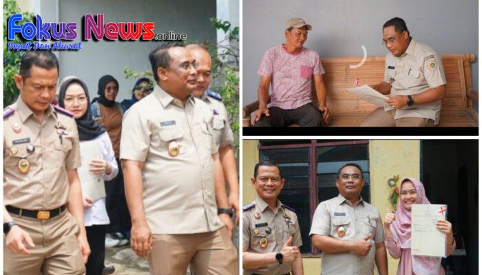 Kanwil BPN Sumut Menyerahkan Sertipikat PTSL Door to Door kepada Masyarakat Kelurahan Sukamaju dan Gedung Johor