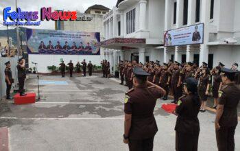 Kejari Toba Gelar Upacara Peringatan Hari Pahlawan ke-80 Tahun 2025 di Halaman Kantor Kejari Toba