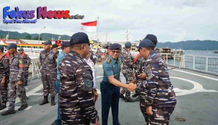 Bersama Dankodaeral VIII Serta Pejabat Utama, Dansatrol Bitung Kolonel Laut Marvill Marfel Frits Sambut KRI Yos Sudarso – 353