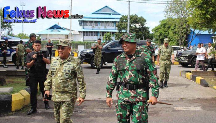 Dandim 1310/Bitung Dampingi Pangdam XIII/Merdeka pada Pemberangkatan Personel ke Sitaro