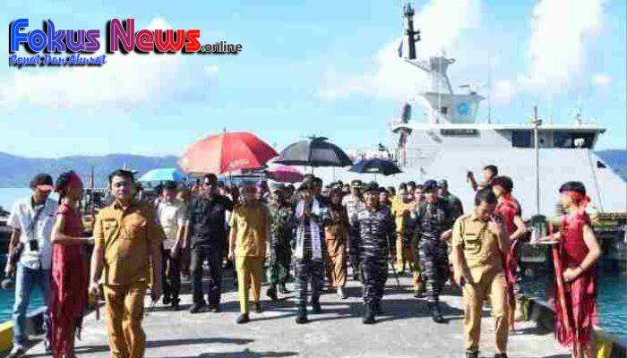 Kunker dan Tatap Muka Tokoh Masyarakat Melonguane, Dankodaeral VIII Tegaskan Profesionalisme TNI AL