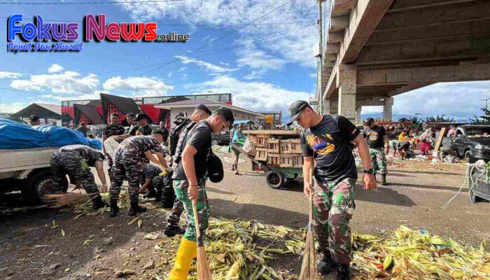 Aksi Nyata TNI AL, Kodaeral VIII Galakkan Gerakan Indonesia ASRI Bersihkan Pasar Bersehati