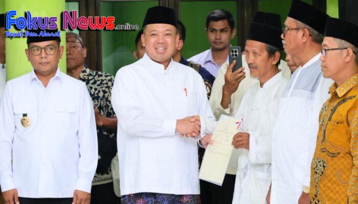 Serahkan 13 Sertipikat di Banten, Menteri ATR/Kepala BPN Ajak Organisasi Keagamaan “Keroyok” Percepatan Sertipikasi Tanah Wakaf