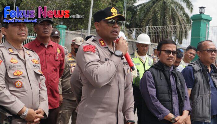 Kapolres Toba Pimpin Langsung Pengamanan Aksi Unjuk Rasa Damai Serikat Buruh PT TPL