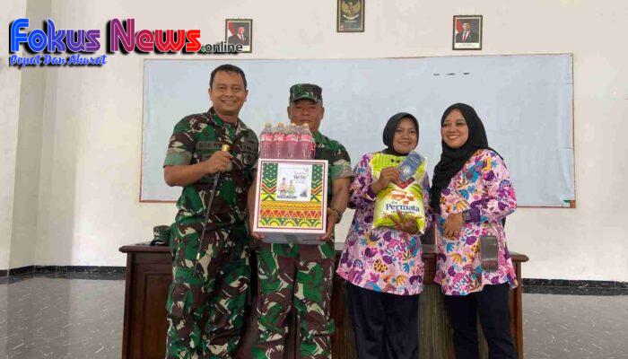 Didampingi Ketua Persit, Dansecata Rindam XIII/Merdeka Serahkan SHU dan THR kepada Prajurit