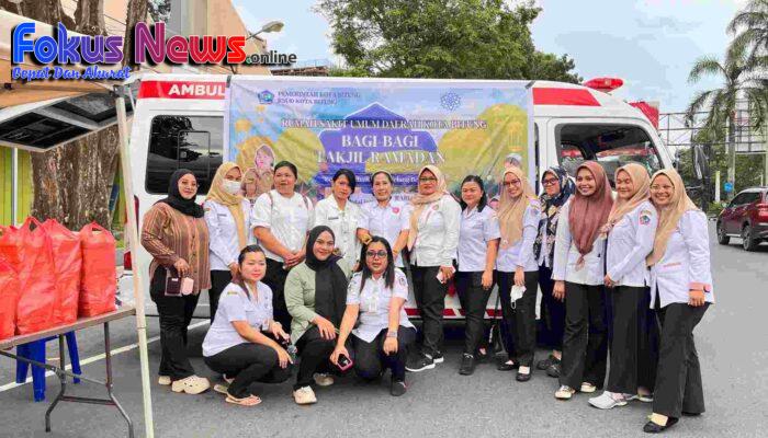 Kolaborasi Sosial Ramadhan, RSUD Kota Bitung Bagikan Ratusan Paket Takjil