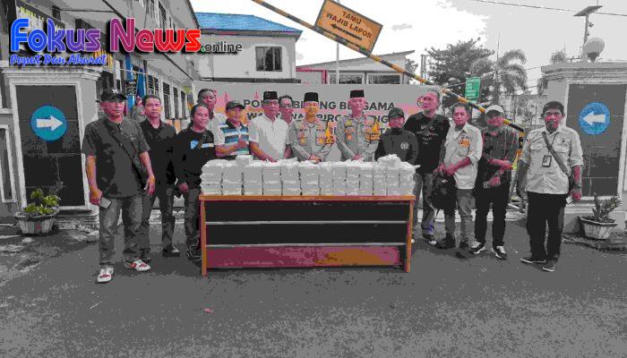 Kolaborasi Polres Bitung dan Wartawan Warnai Ramadhan dengan Aksi Berbagi Takjil