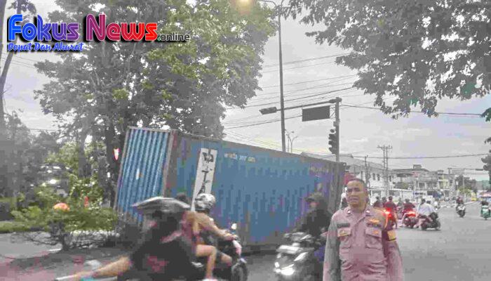 Peristiwa Laka di Pusat Kota Bitung, Muatan Kontainer Terlepas Saat Manuver