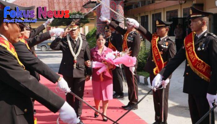 Kapolres Toba Pimpin Wisuda Purnabakti Kompol Bungaran Samosir dan AKP Daniel Aritonang