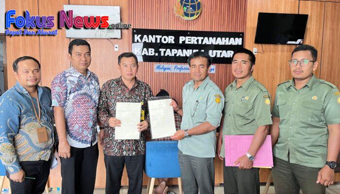 Penyerahan Sertipikat Tanah Milik Kementerian Pertanian oleh Kantor Pertanahan Kabupaten Tapanuli Utara