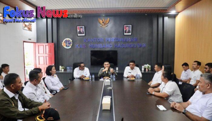 Kunjungi Kantah Kabupaten Humbang Hasundutan, Wamen Ossy Tekankan Pentingnya Akurasi Data Pertanahan