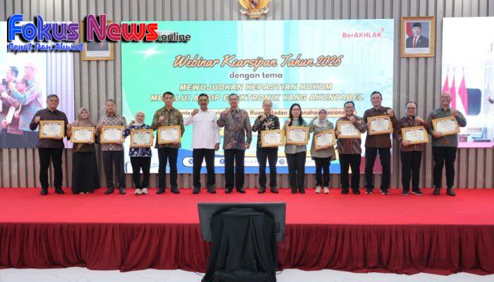 Bangun Motivasi Jajaran, Sekjen Kementerian ATR/BPN Beri Penghargaan kepada Satker Pengelola Kearsipan Terbaik
